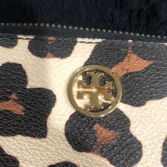 Tory Burch Leopard print wallet - Picture 4 of 5